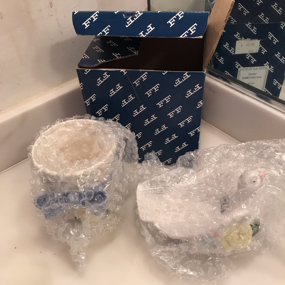 FITZ AND FLOYD NWT SOAP DISH AND TUMBLER New (Old Stock) in box. - Picture 8 of 16